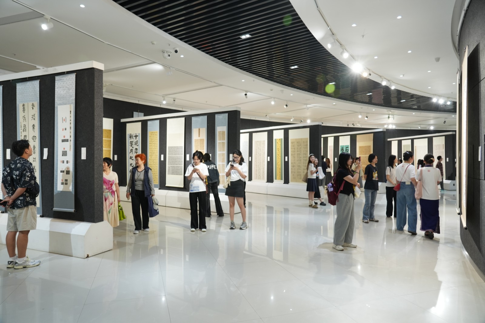 9 展览现场.JPG
