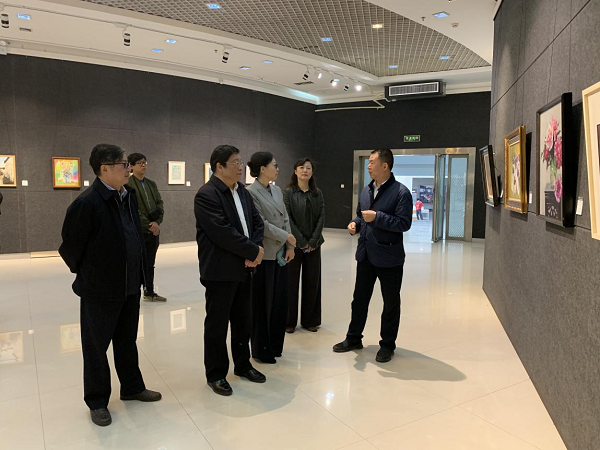 省政协、省委宣传部领导一行到郑州美术馆参观1.png