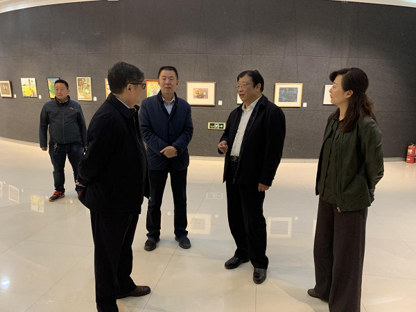 省政协、省委宣传部领导一行到郑州美术馆参观3.png